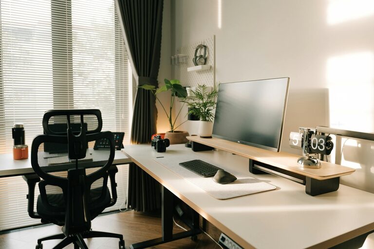 Jak efektywnie organizować czas pracy zdalnej dla lepszej produktywności i równowagi